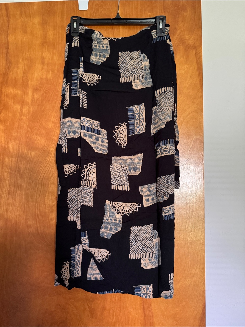 Black and Cream beaches skirt